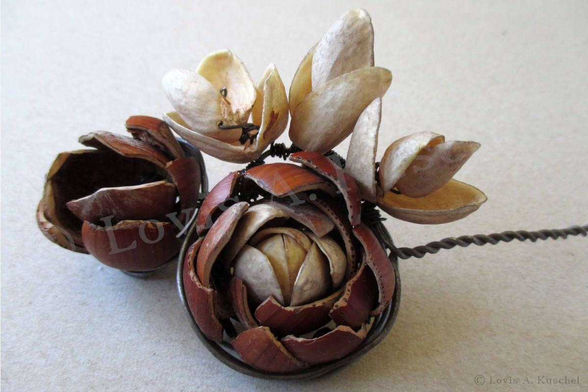 Haarnadel aus Nußschalen, Großaufnahme