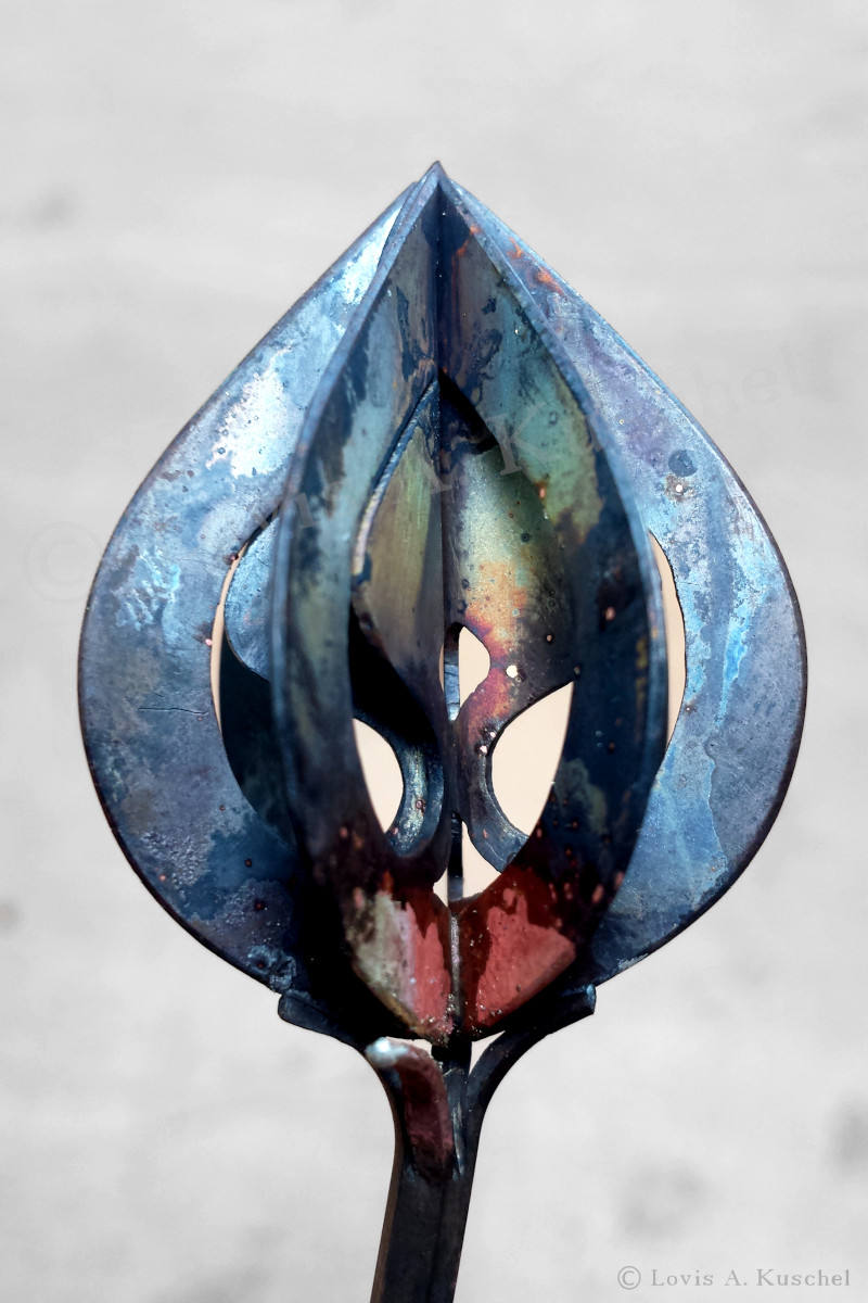 Messingrankenknospe in Bearbeitung